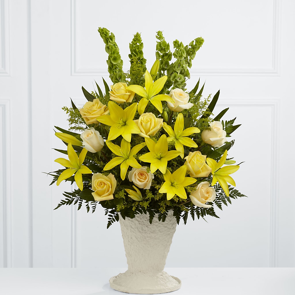 Golden Memories Arrangement – Red Rose Flowers, Salinas CA