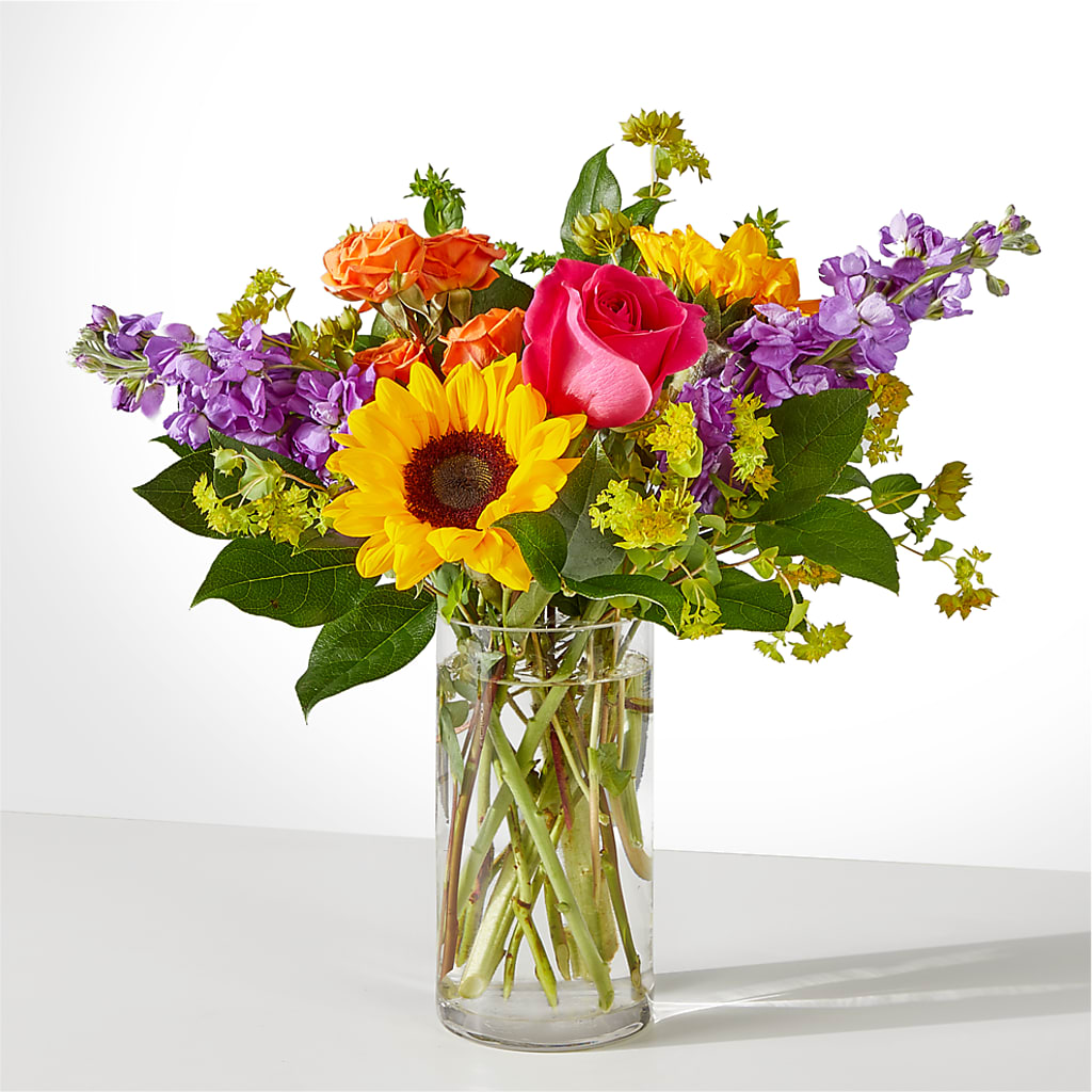 Vibrant Greetings Bouquet – Red Rose Flowers, Salinas CA