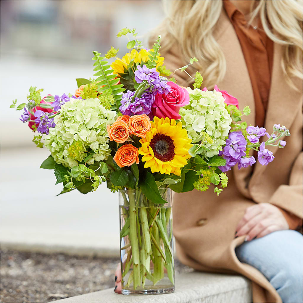 Vibrant Greetings Bouquet –  Red Rose Flowers, Salinas CA